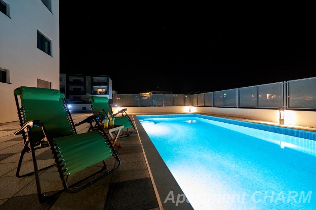 Bazén v ubytovaní Luxury apartment Charm with pool alebo v jeho blízkosti