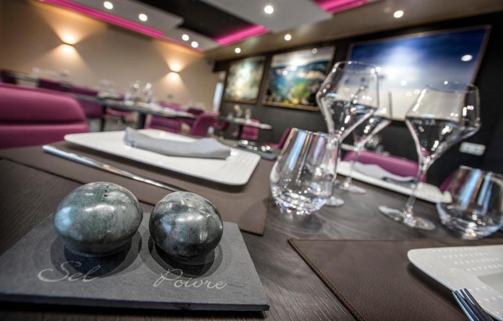 Fotografie z fotogalerie ubytování Logis Hôtel Restaurant Les 2 Rives - A75, en bordure de rivière v destinaci Banassac
