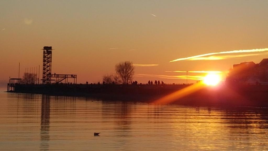 a sunset over a body of water at Ferienwohnung "Waldeck" Nahe Messe und Bodensee in Friedrichshafen