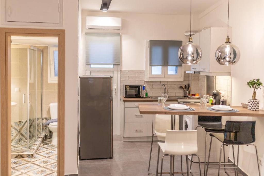 A kitchen or kitchenette at Ports Crossroad A