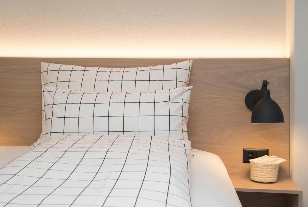 Postel nebo postele na pokoji v ubytování Forum - das Business & Lifestylehotel