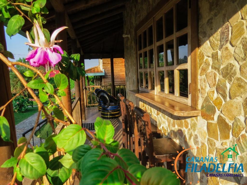 Jardín al aire libre en Cabañas Filadelfia