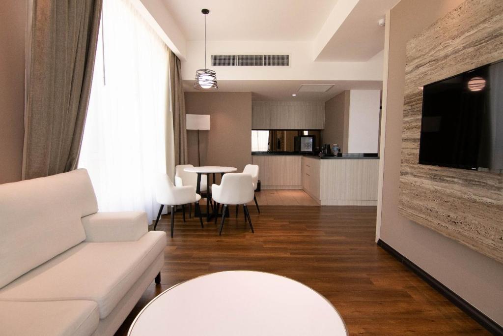 TV a/nebo společenská místnost v ubytování Higher Hotel