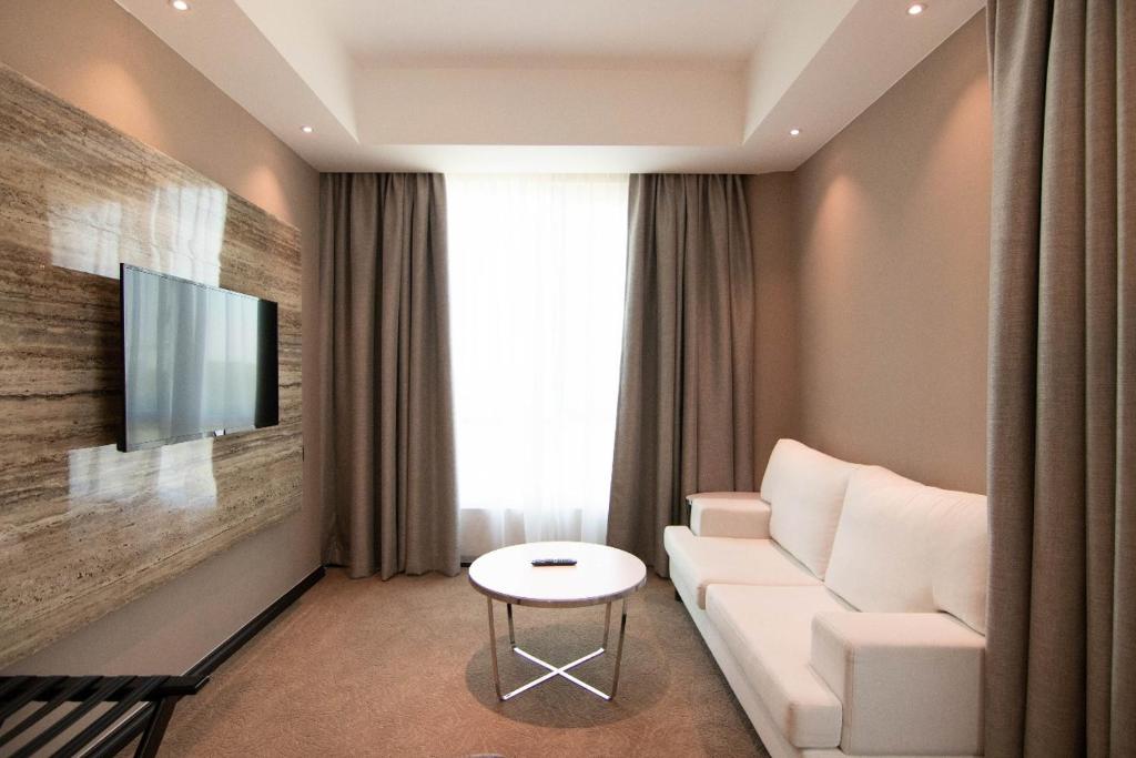TV a/nebo společenská místnost v ubytování Higher Hotel