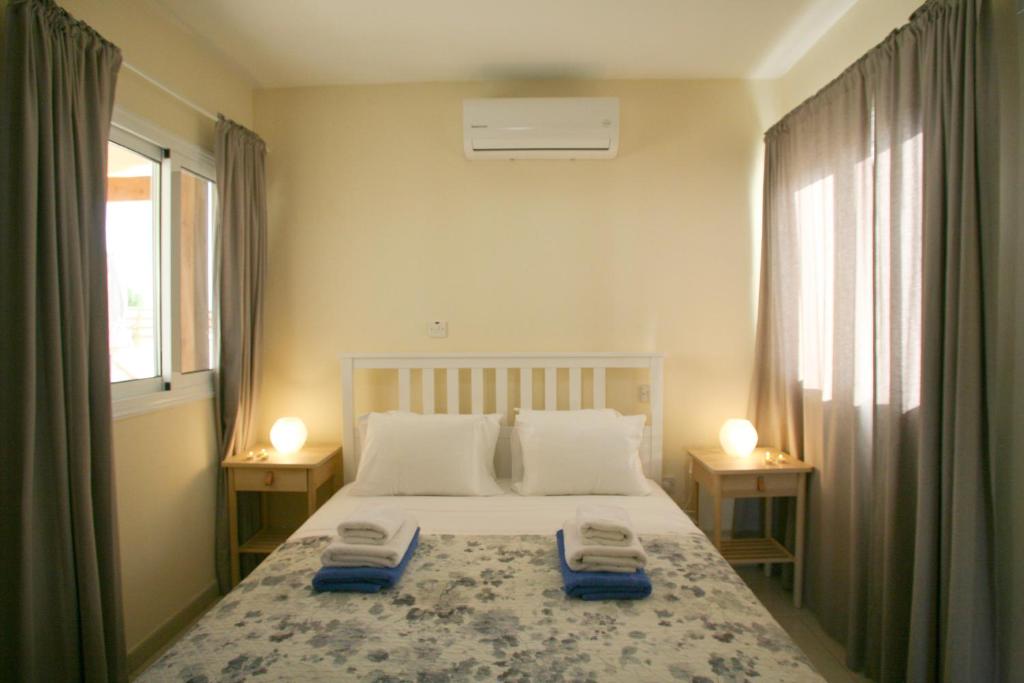 Postel nebo postele na pokoji v ubytování Villa Carmel