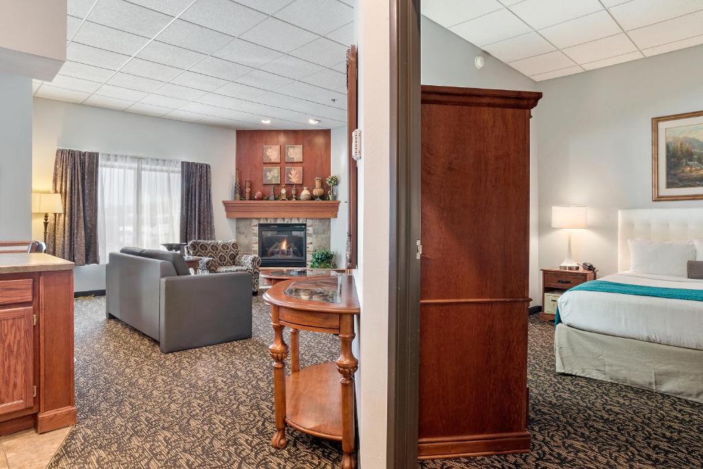 Elevation Inn & Suites, Trademark Collection by Wyndham - Studio Suite With 1 King Bed, Non-Smoking