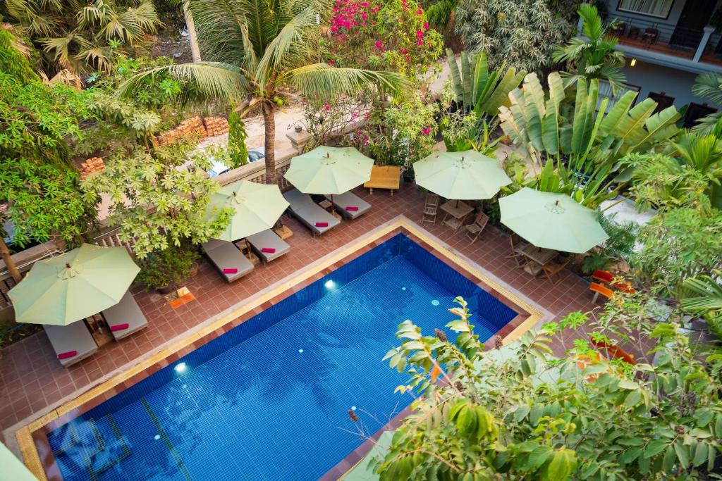 Bazén v ubytování Reveal Angkor Hotel nebo v jeho okolí