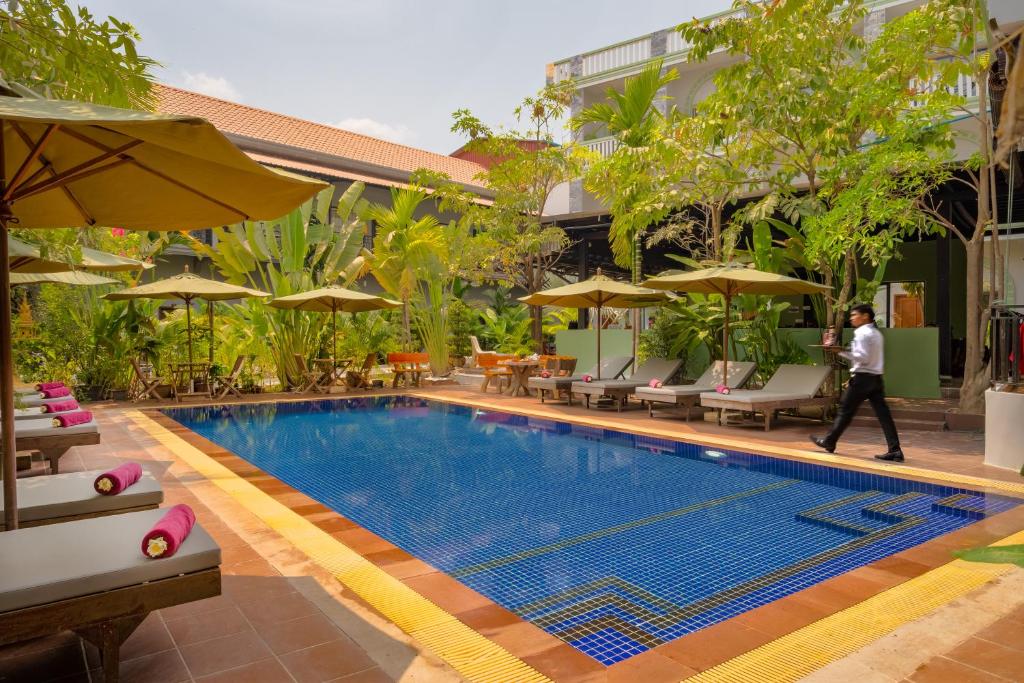Bazén v ubytování Reveal Angkor Hotel nebo v jeho okolí