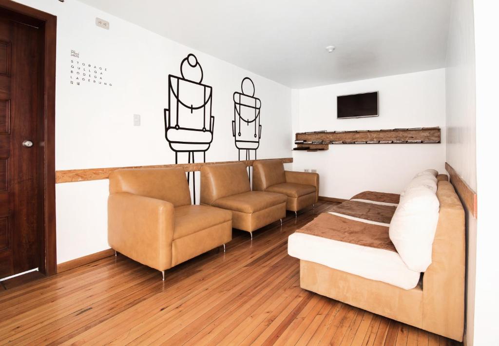 Posezení v ubytování AlterNative Hostels