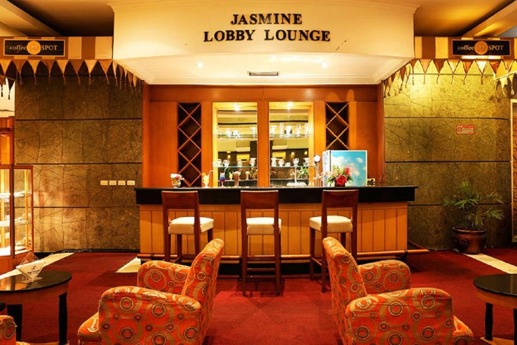 Lounge nebo bar v ubytování Mega Anggrek Hotel Jakarta Slipi
