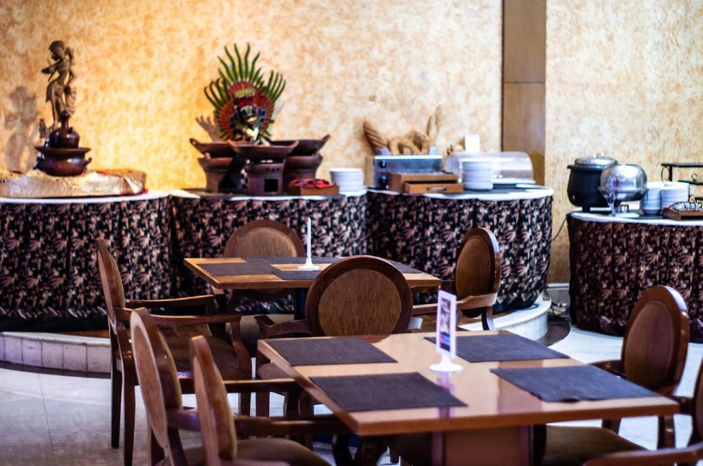 Restaurace v ubytování Mega Anggrek Hotel Jakarta Slipi