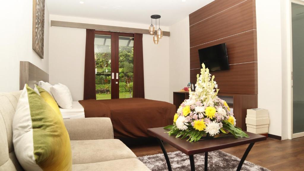 Posezení v ubytování Kusuma Agrowisata Resort & Convention