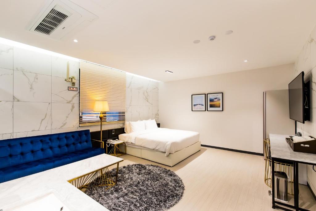 Postel nebo postele na pokoji v ubytování Air Sky Hotel