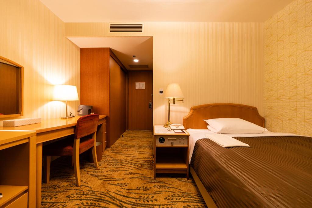 Postel nebo postele na pokoji v ubytování Hotel Okura Niigata