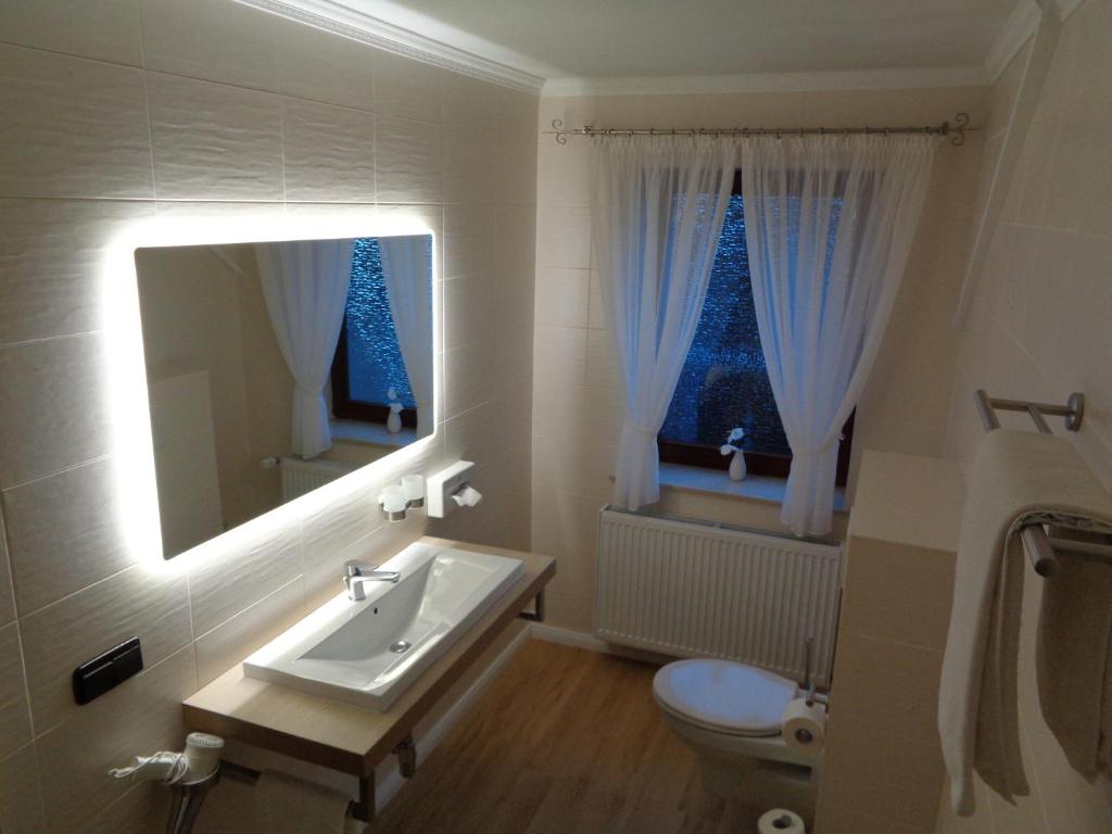 Koupelna v ubytování Hotel Garni Eichhornkobel