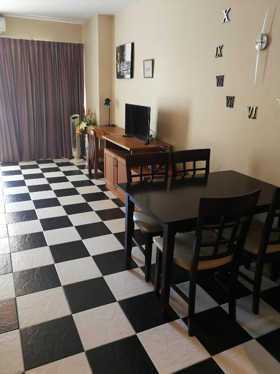 TV a/nebo společenská místnost v ubytování VIEW TALAY 5c STUDIO, 8 ème étage