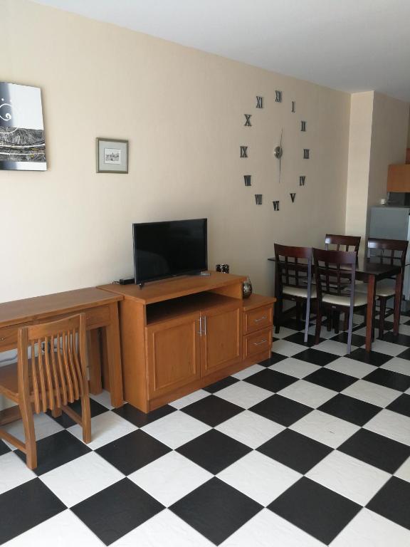 TV a/nebo společenská místnost v ubytování VIEW TALAY 5c STUDIO, 8 ème étage