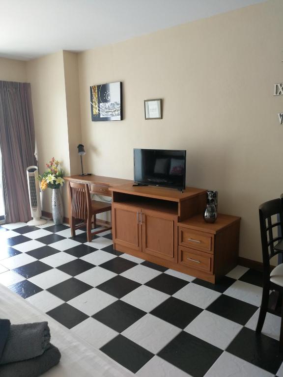TV a/nebo společenská místnost v ubytování VIEW TALAY 5c STUDIO, 8 ème étage