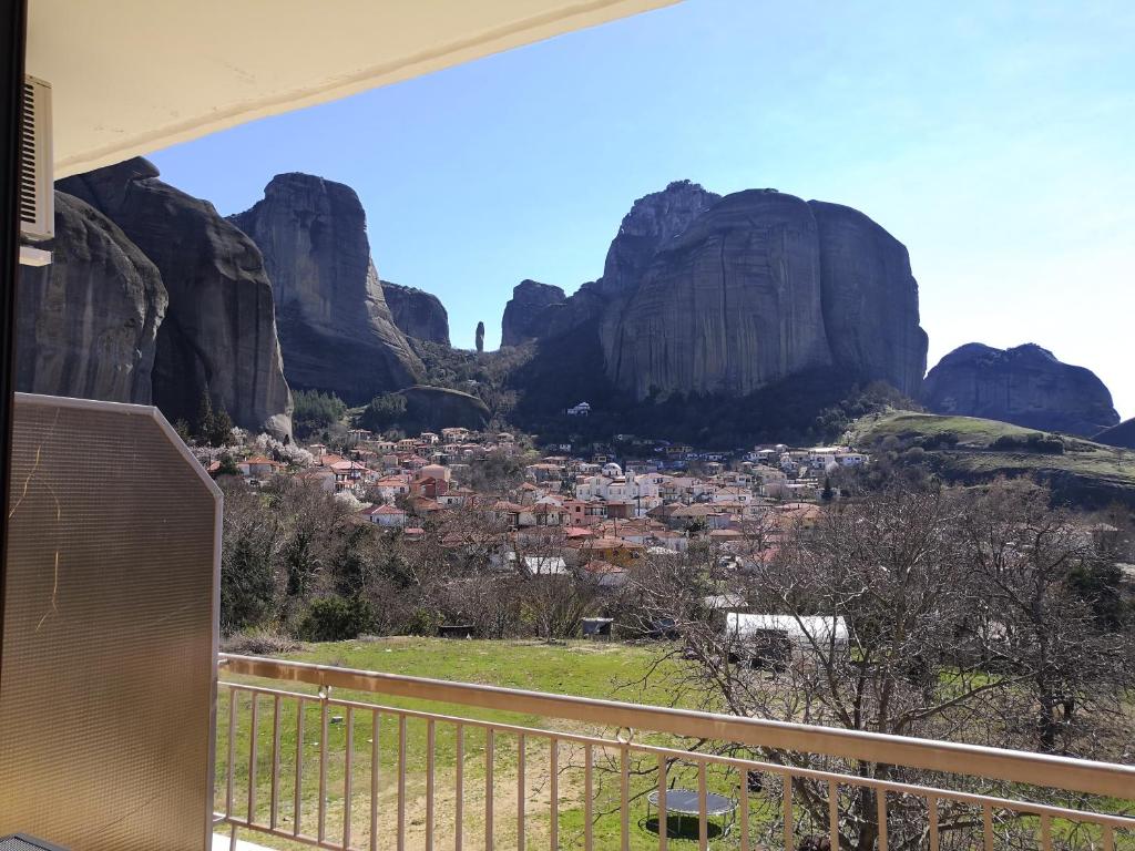 Nespecifikovaný výhled na hory nebo výhled na hory při pohledu z hotelu