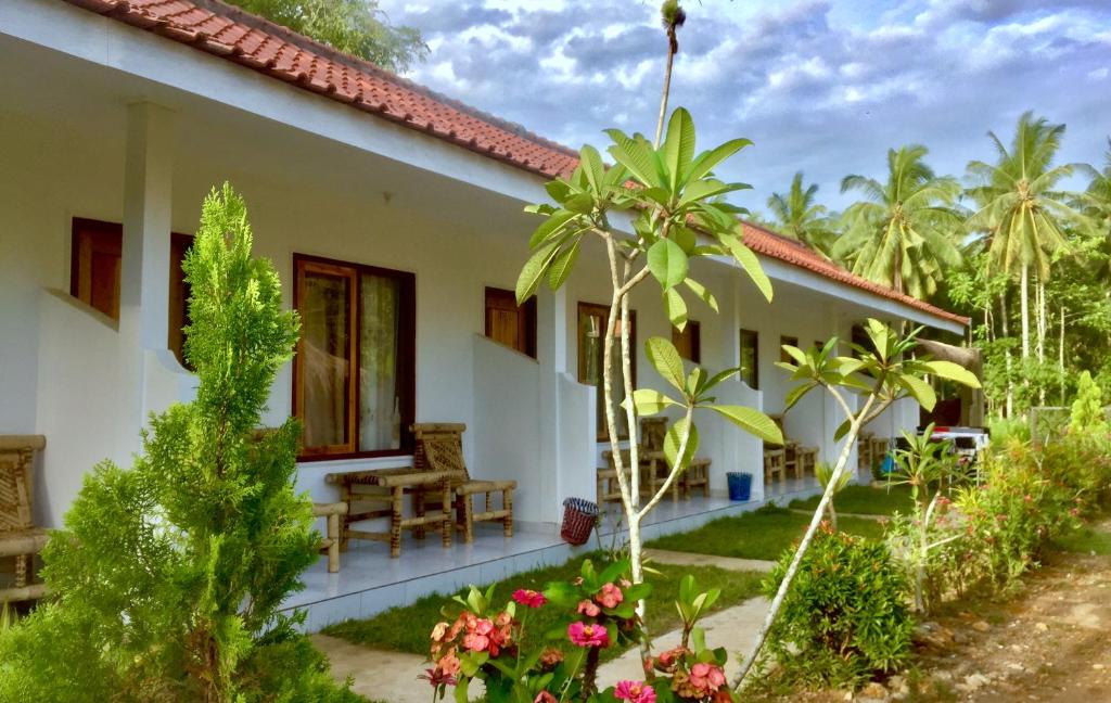 a villa with a view of the garden at Chemel Homestay in Kuta Lombok