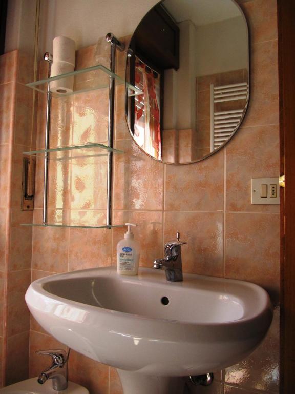 Koupelna v ubytování Albergo Eden