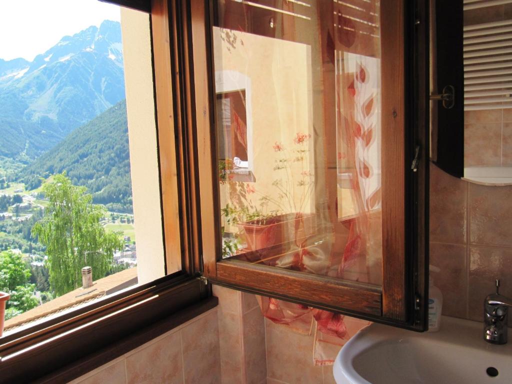Nespecifikovaný výhled na hory nebo výhled na hory při pohledu z hotelu