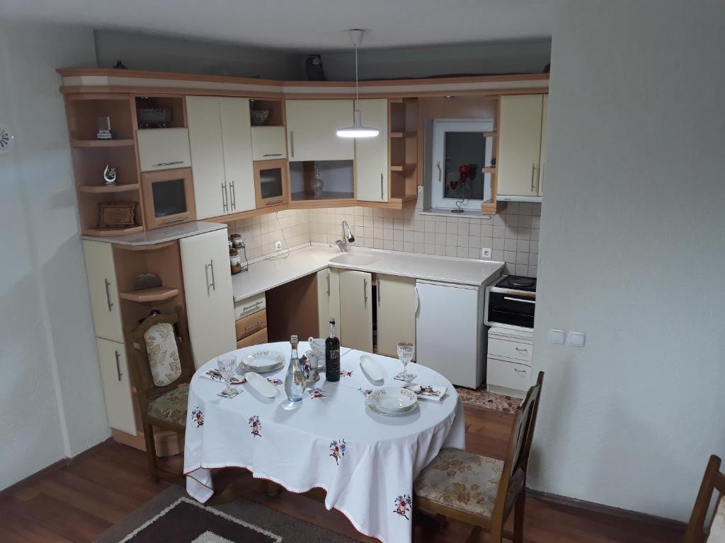 Kuchyň nebo kuchyňský kout v ubytování Deni house