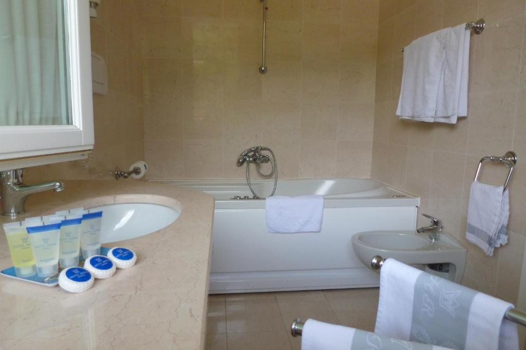 Hotel Royal - Double Or Twin Room With Lake View