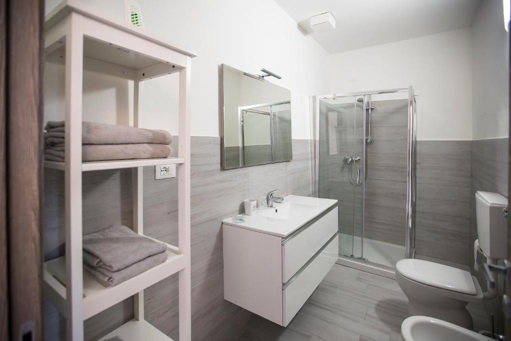 Koupelna v ubytování 700enolocanda