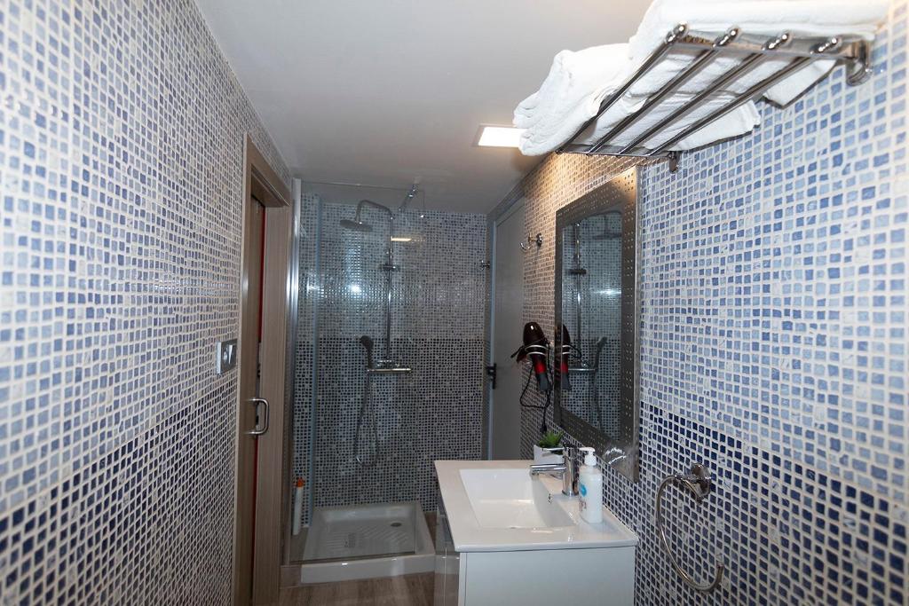 Kúpeľňa v ubytovaní apartamento las torres-botanico con 2 habitaciones