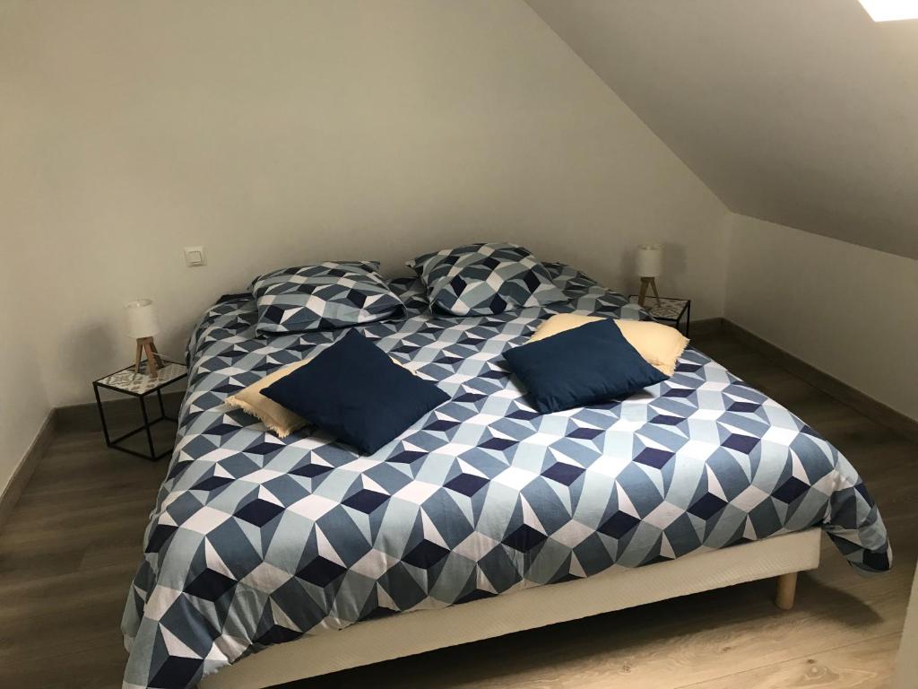 Postel nebo postele na pokoji v ubytování Gite 5 pers avec 2h espace bien-être privatisé inclus dans le prix de la nuit 80m2 de détente