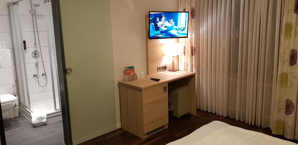 TV a/nebo společenská místnost v ubytování Hotel-Restaurant Fröhlich
