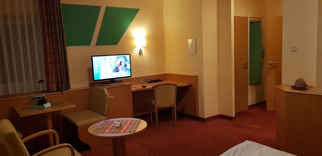 TV a/nebo společenská místnost v ubytování Hotel-Restaurant Fröhlich