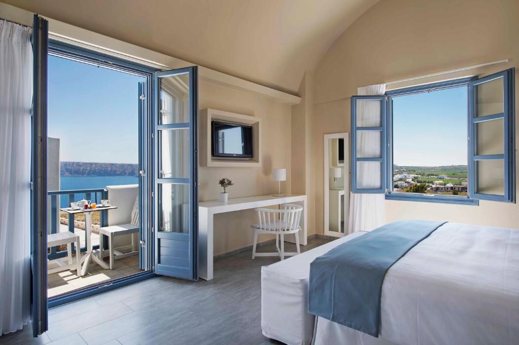 Postel nebo postele na pokoji v ubytování Acroterra Rosa Luxury Suites & Spa