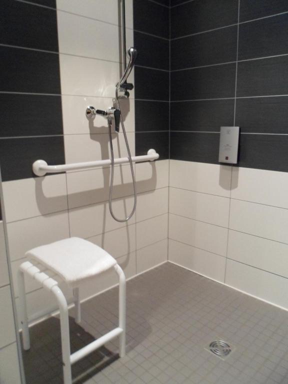 Koupelna v ubytování Logis Hôtel des Deux Forts
