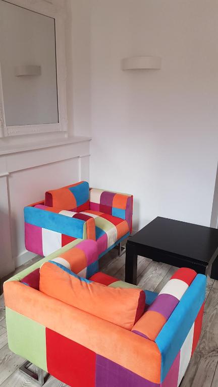 Posezení v ubytování Logis Hôtel des Deux Forts