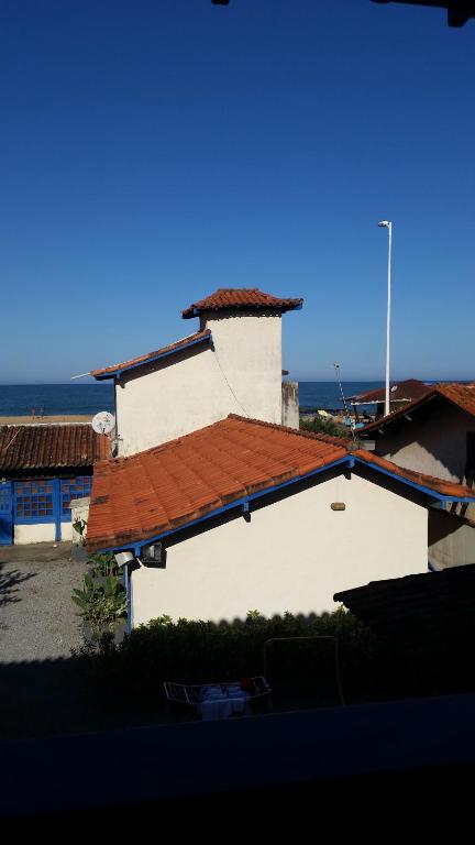  Casa frente para o mar de Costa Azul em Rio das Ostras