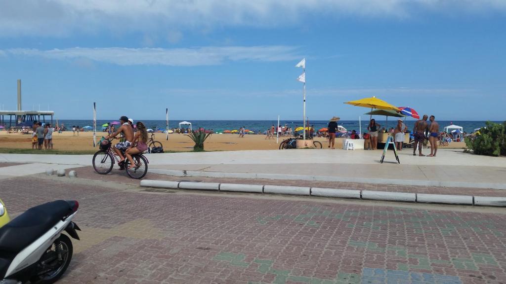 Casa frente para o mar de Costa Azul em Rio das Ostras