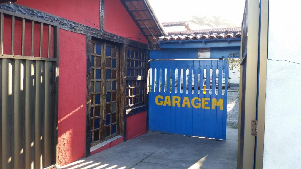  Casa frente para o mar de Costa Azul em Rio das Ostras