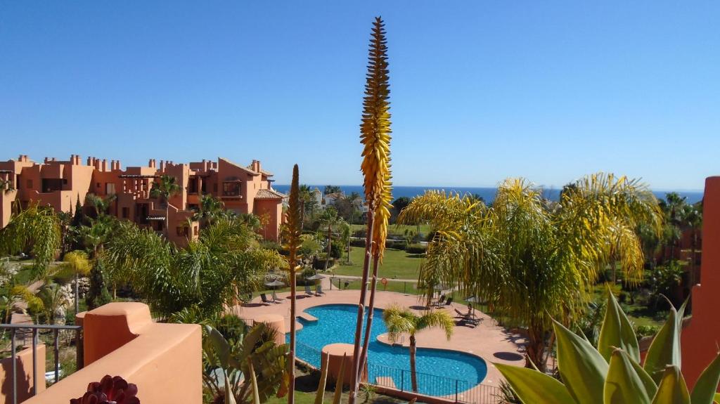 Sea, Pool & Garden views, Comfy New Golden Mile Penthouse Apartment 24 hour security and Underground Parking