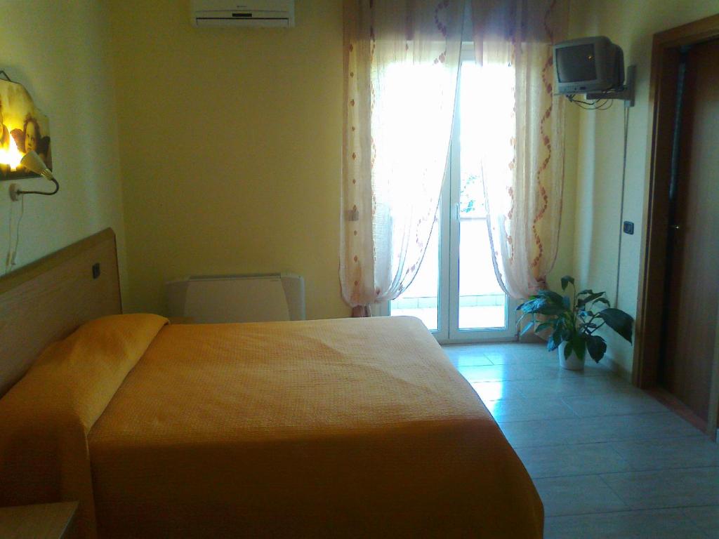 Łóżko lub łóżka w pokoju w obiekcie Life Hotel