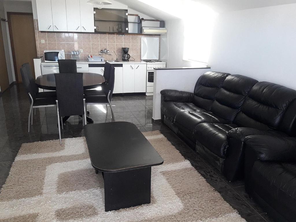 Kuchyň nebo kuchyňský kout v ubytování Apartments & Rooms Tony