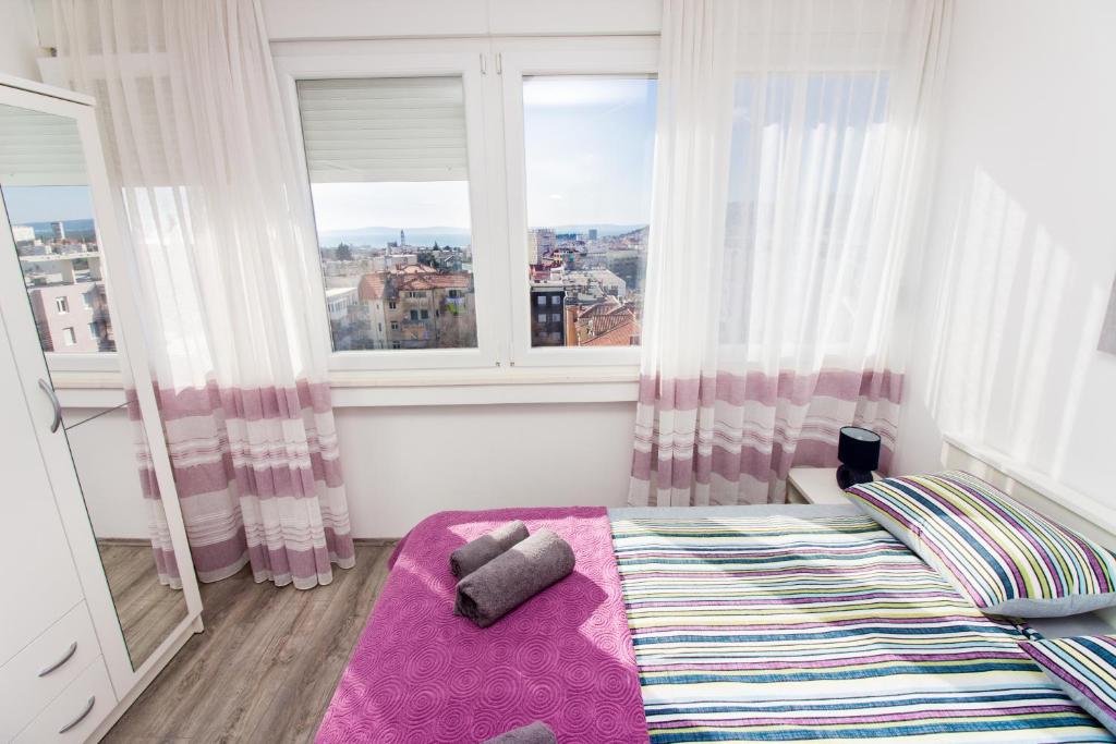 Posteľ alebo postele v izbe v ubytovaní Deluxe Apartment Miro