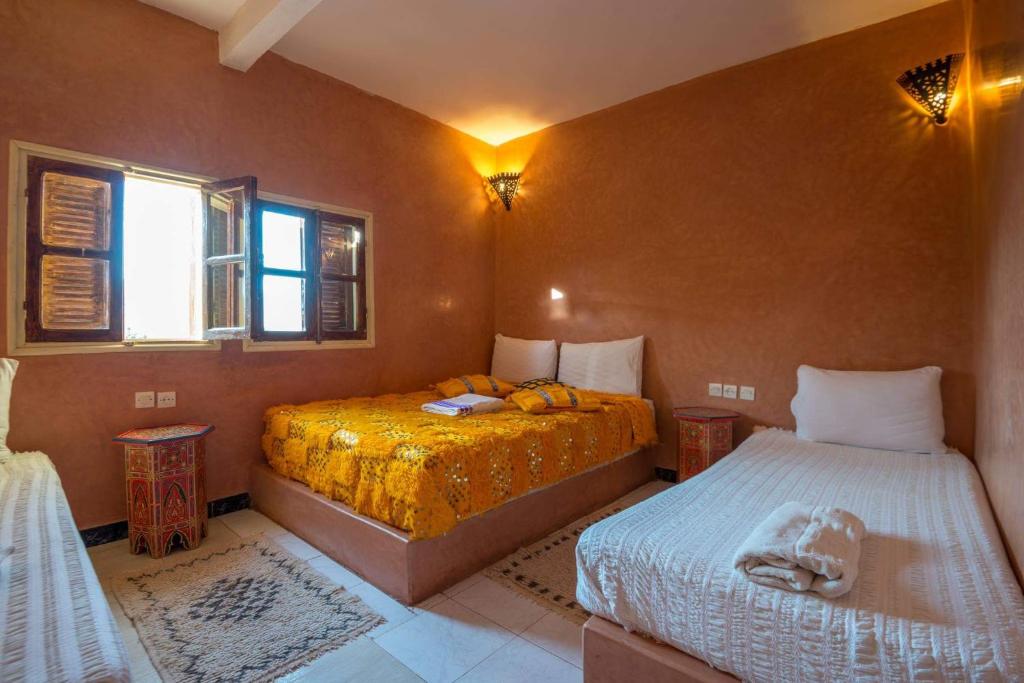 Postel nebo postele na pokoji v ubytování Hôtel Chellal ďOuzoud
