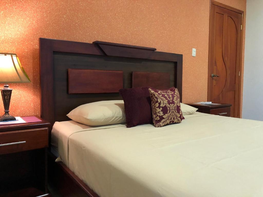 Postel nebo postele na pokoji v ubytování Eco Hotel Katarma