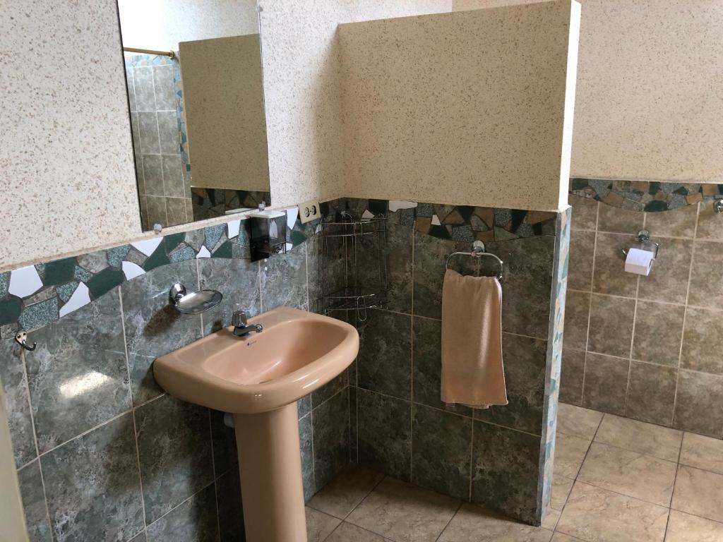 Koupelna v ubytování Eco Hotel Katarma
