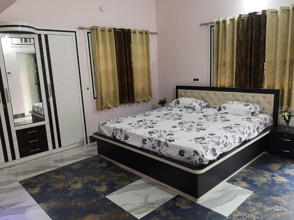 Postel nebo postele na pokoji v ubytování Chairosana Mansion