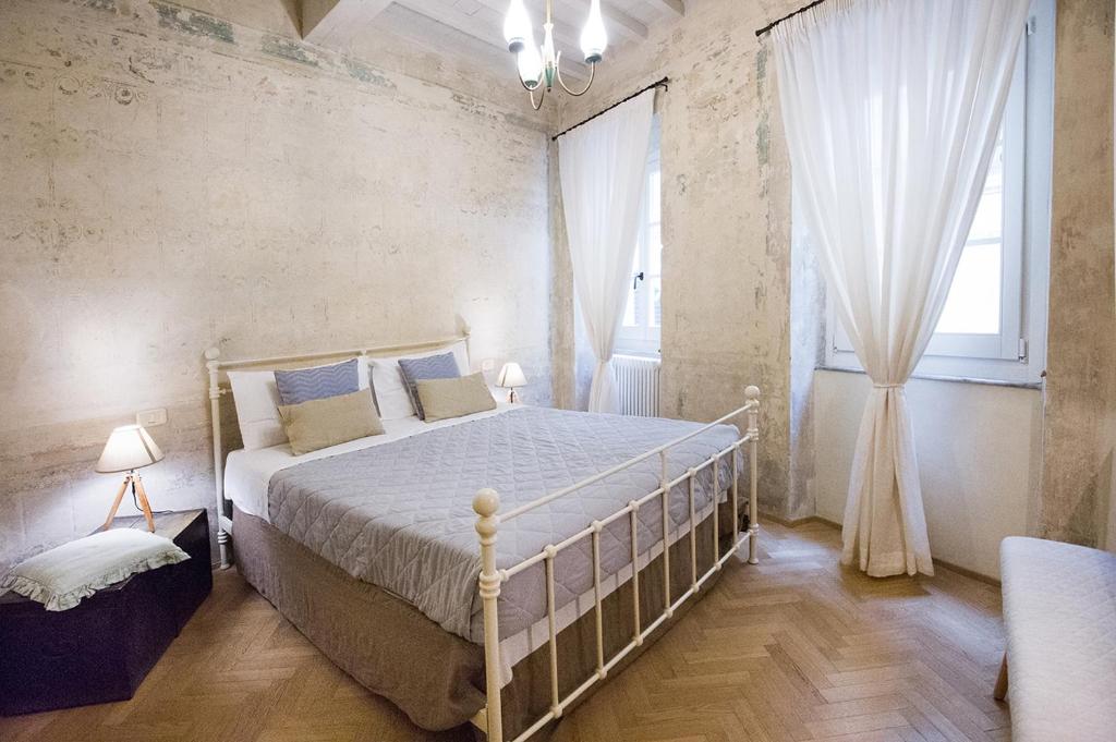 Posteľ alebo postele v izbe v ubytovaní Il Piccolo Cavour Charming House B&B