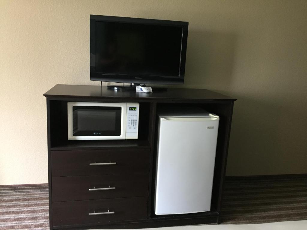 Kuchyň nebo kuchyňský kout v ubytování Super 8 by Wyndham Brenham TX