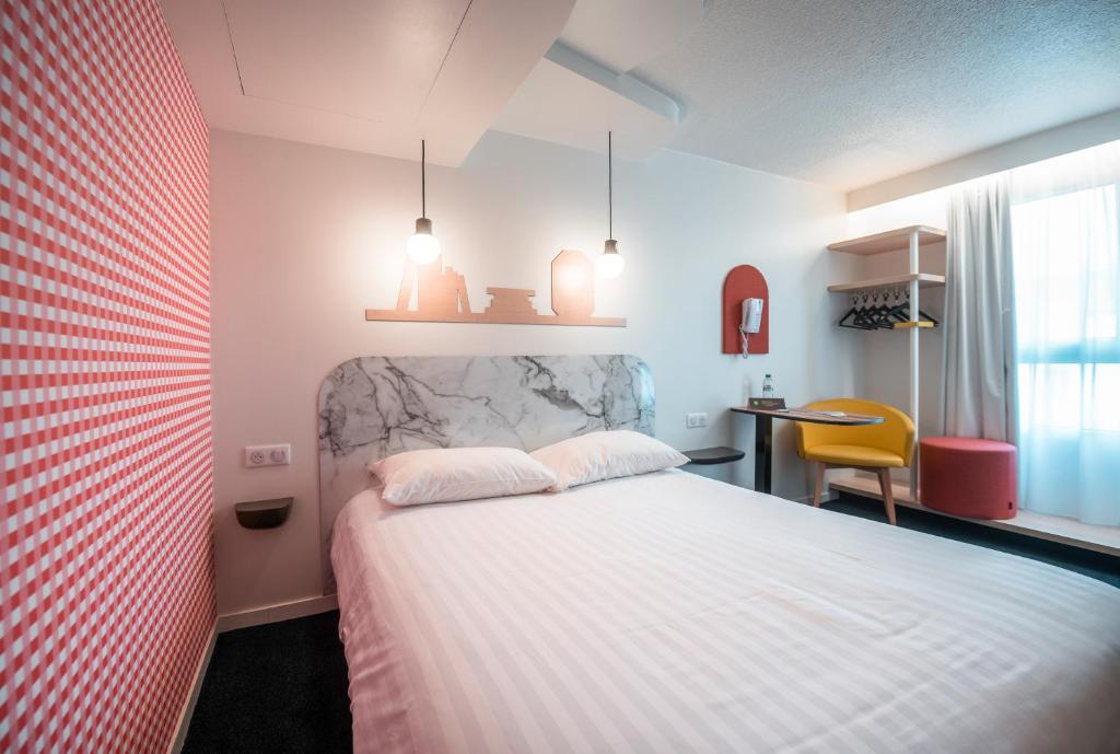 Postel nebo postele na pokoji v ubytování Hôtel ibis Styles Vichy Centre